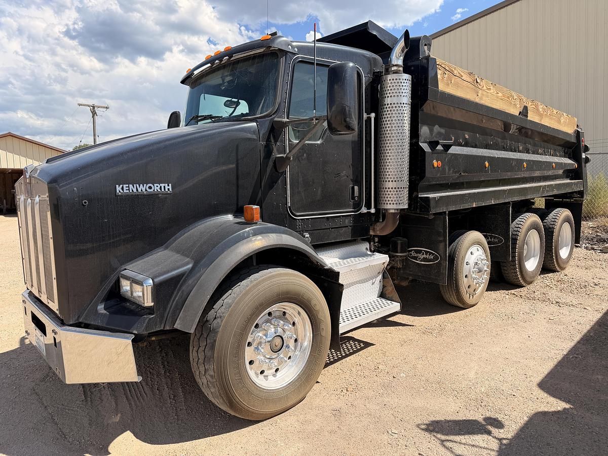 2004 Kenworth T800B, TriAxle, DumpTruck, 18sp Manual Tranny, 16'Bed, Cat C13 Motor, 430 HP