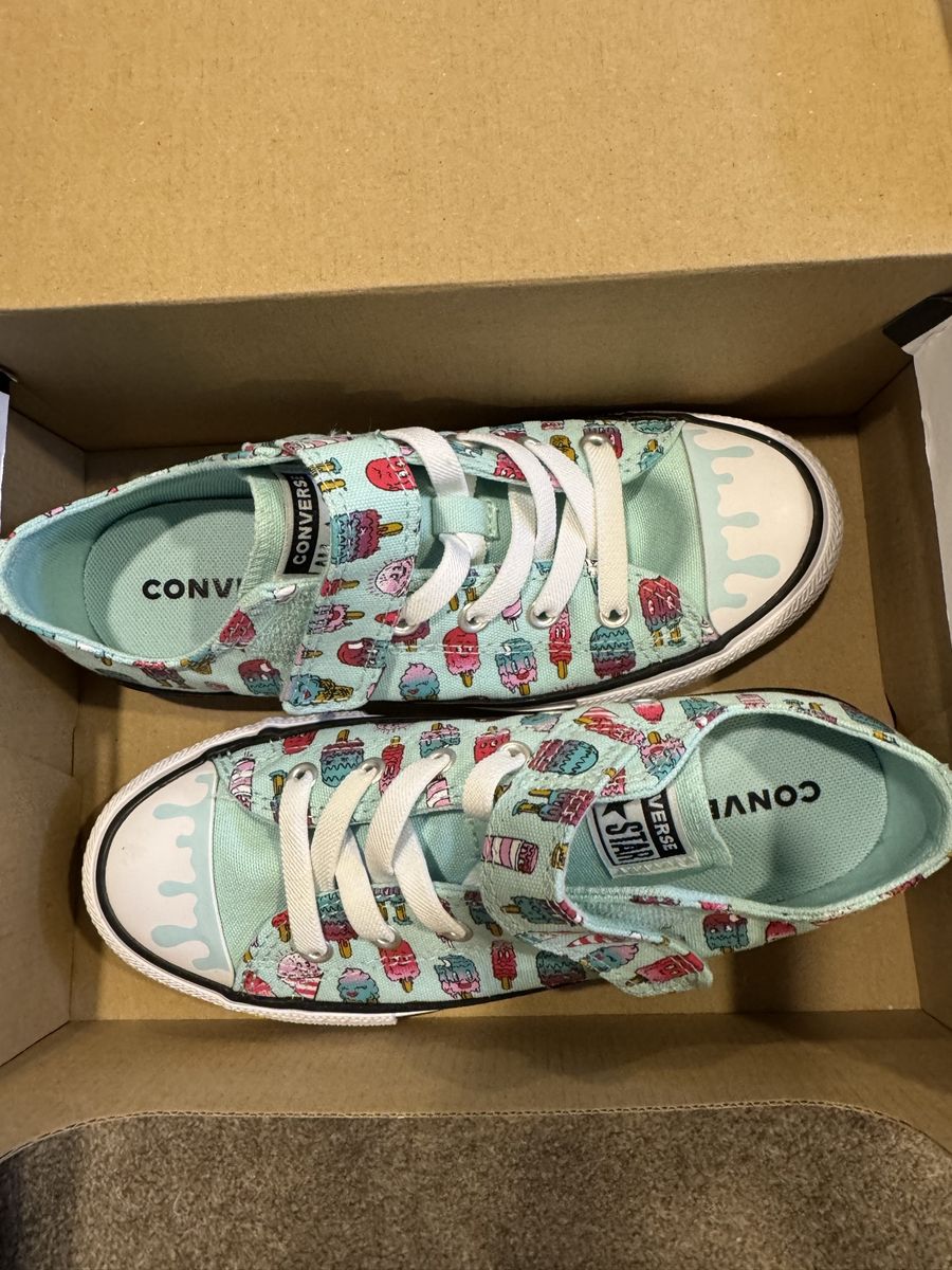 Kids Chuck Taylor Converse Size 2.0