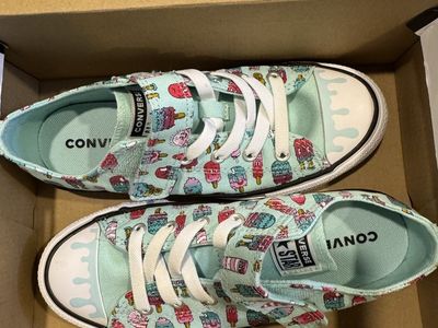 Kids Chuck Taylor Converse Size 2.0