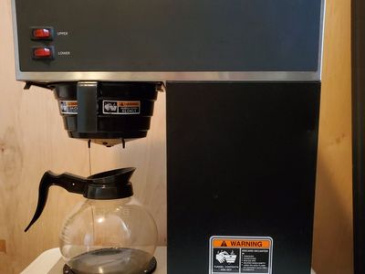Bunn VPR commercial coffee maker with 1 carafe.