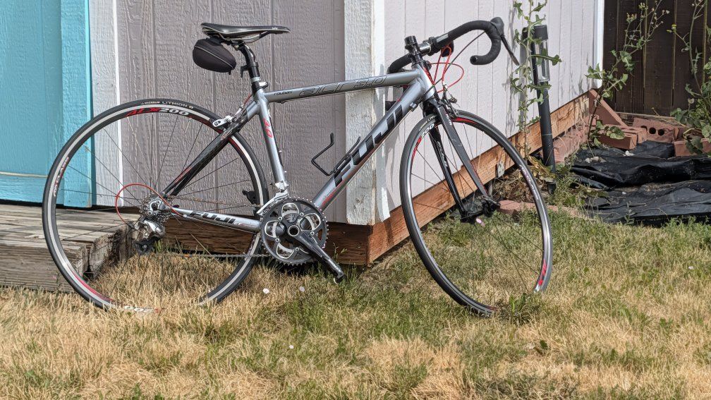 Fuji Roubaix 2.0 Road Bike - Size Large - Aluminum Frame, Carbon Fork