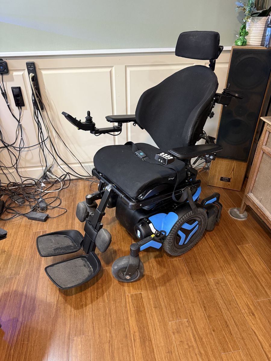 Permobil Electric Wheelchair - Fully Adjustable w/ Pneumatic Bladders & Dual Control - Excellent Condition