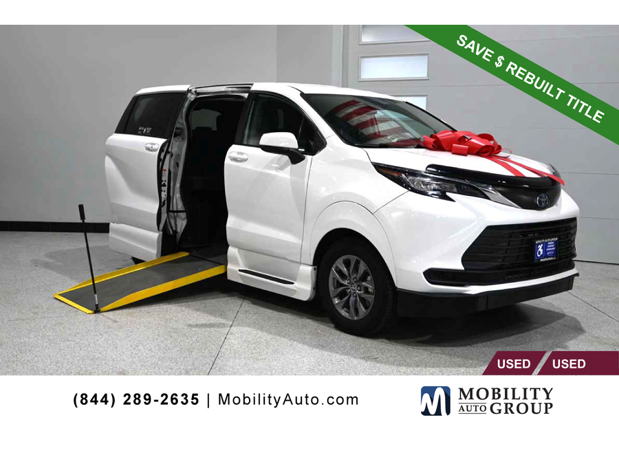 2022 Toyota Sienna LE 8-Passenger