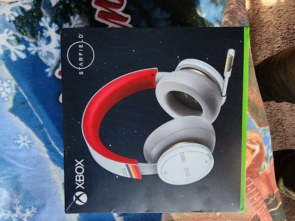 X-box X starfield controller and headphones