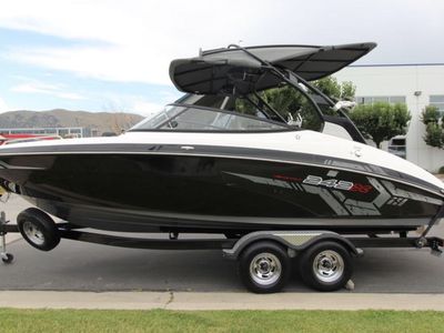 2017 Yamaha 242 X wake surf boat