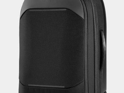 Nomatic Navigator Carry-On 37L