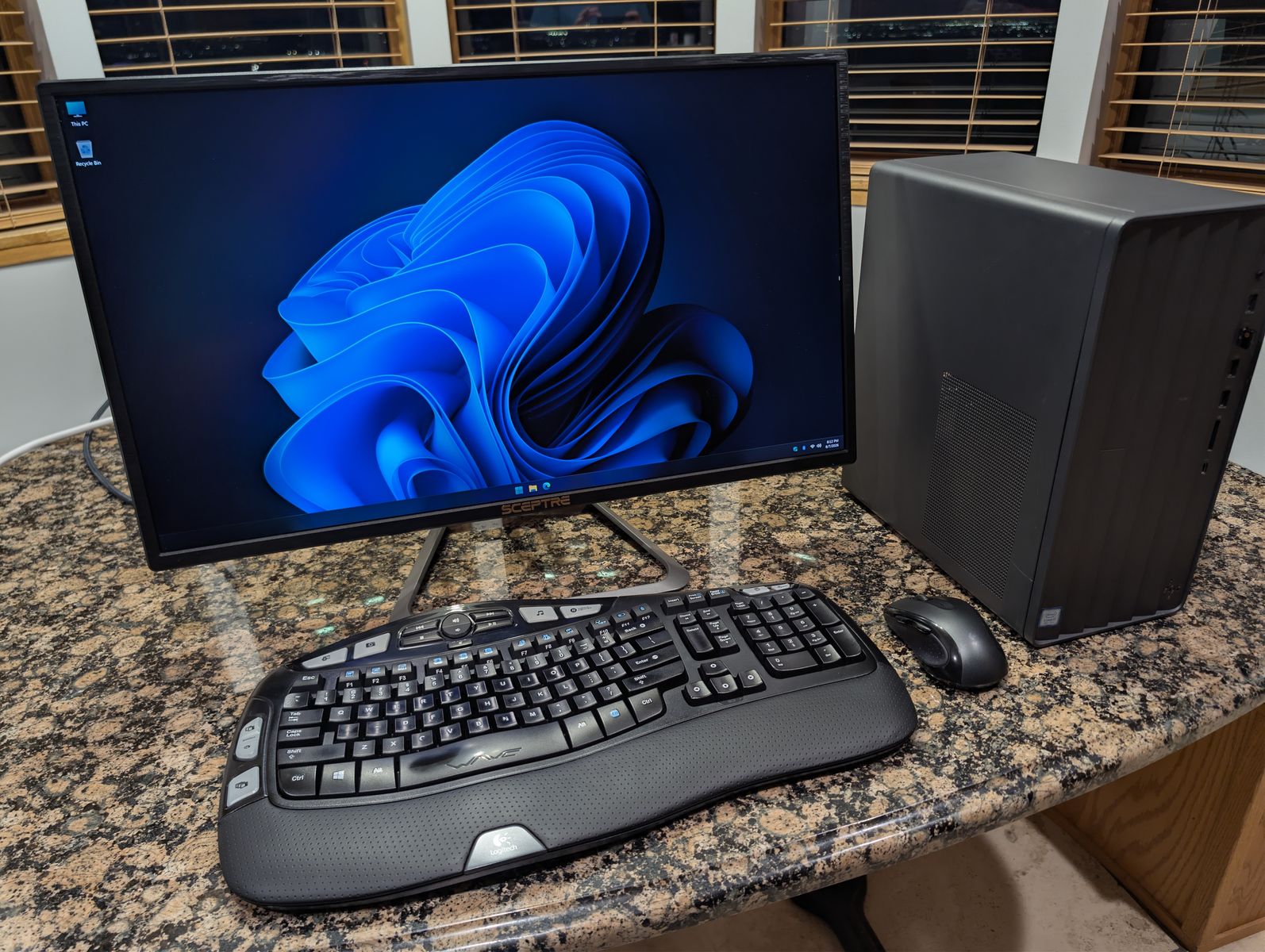 HP w/4k 27in Monitor - Intel i5 CPU, 16GB RAM, 480GB SSD, 1GB GPU