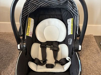 Graco SnugRide SnugFit 35 Lite LX Infant Car Seat - Black/White Stripes - Excellent Condition
