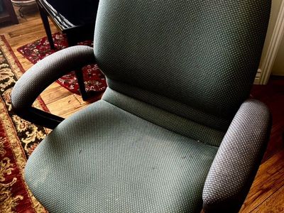 Office Chairs - Good Condition, Need Clean Up