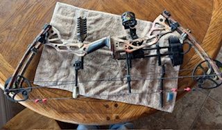 XGear compound bow with aroows