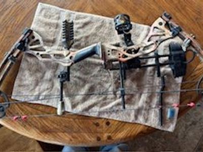 XGear compound bow with aroows