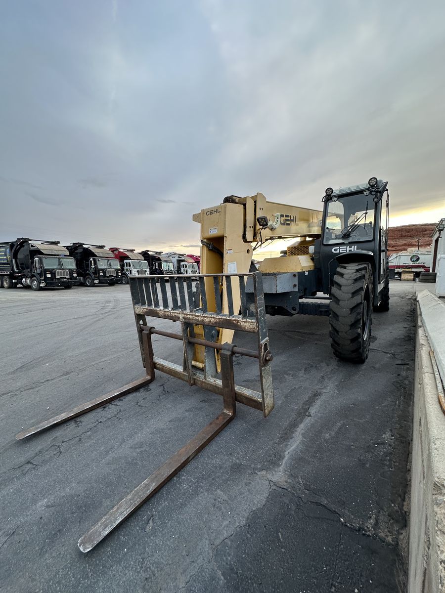 2012 GEHL RS8-42 TELEHANDLER  FORK LIFT