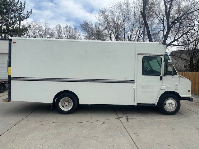 2001 Freightliner MT35 Chassis 
