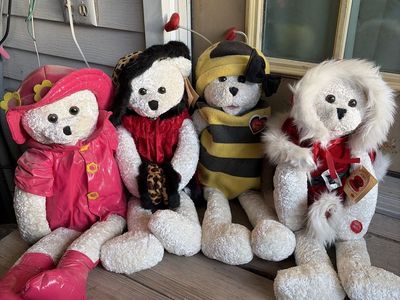 Vintage singing bears