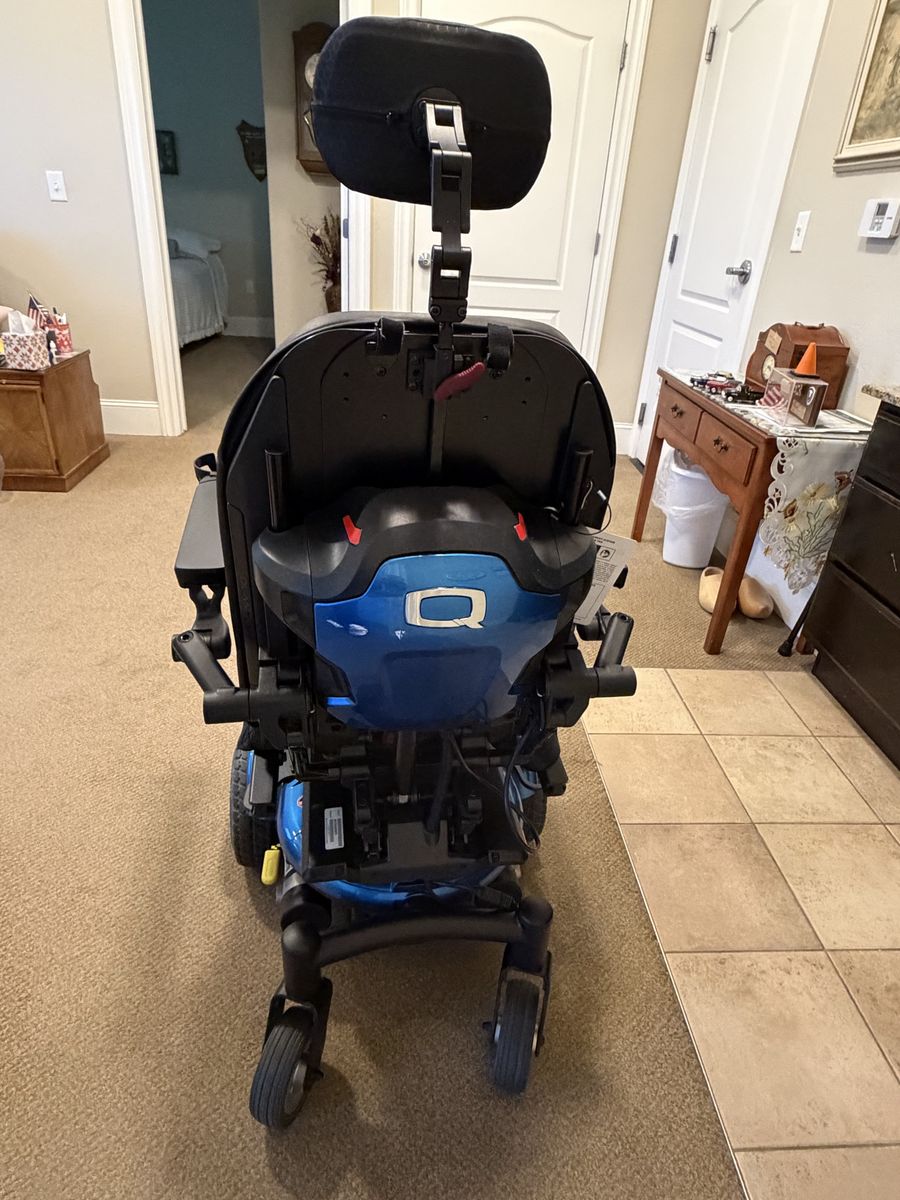 Quantum J6 Power Wheelchair with iLevel, Blue