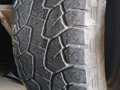 * Single P275/65R18 Tire *