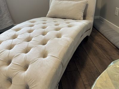 Weston Home Bowman Tufted Armless Caise with pilow.