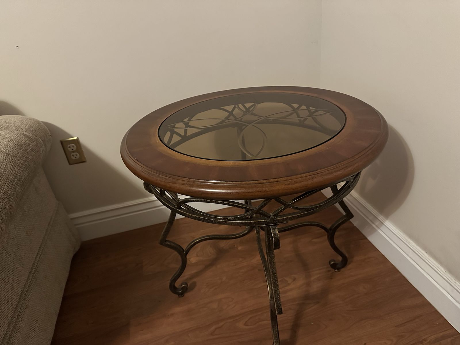 Elegant Coffee table with end table