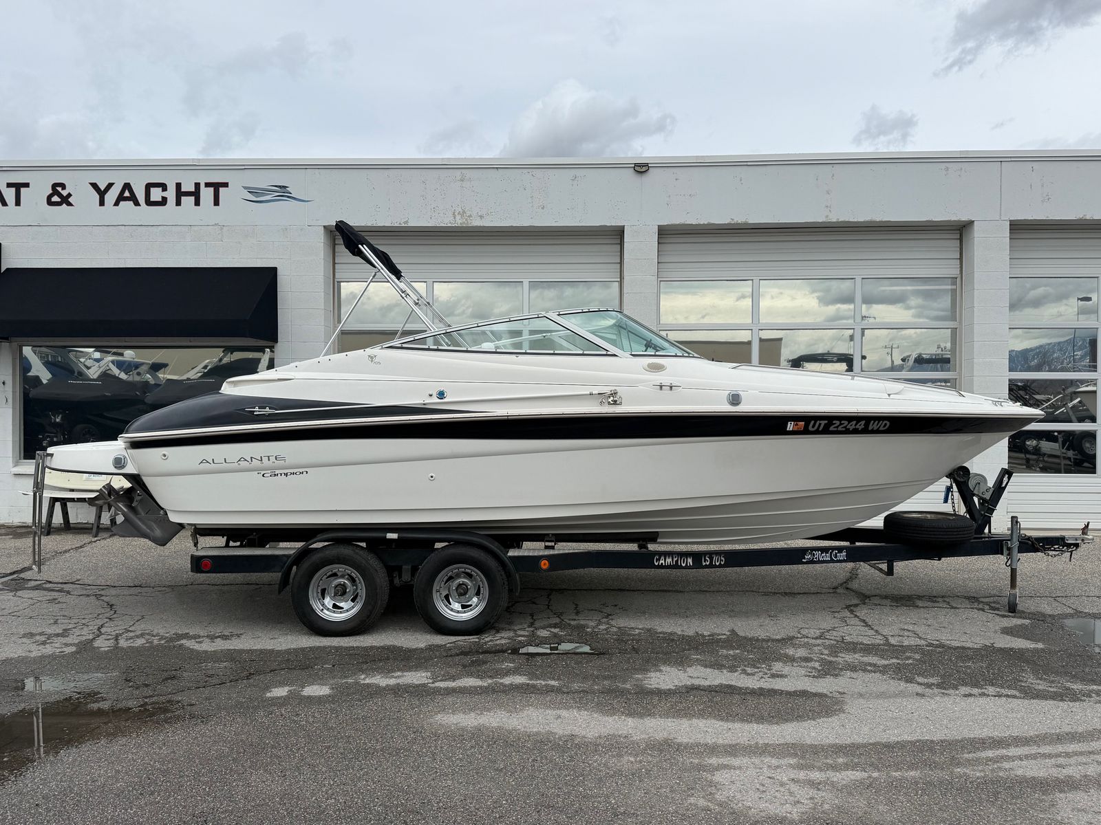 2001 24' Campion Allante LS 705 Cuddy