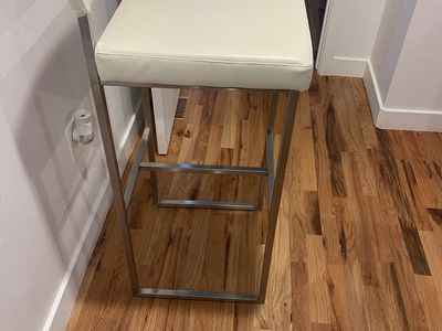 White Faux Leather Bar Stool – Modern Metal Frame