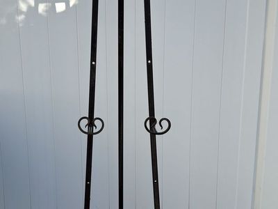 Nice Adjustable Tall Standing Easel