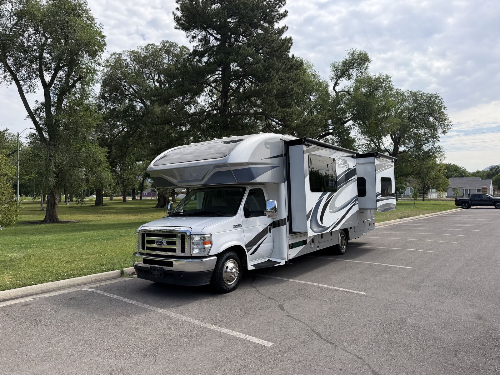 20K Miles, Hydraulic Jacks, King Bed, 30 Ft Short, 2022 Entegra Esteem 27U Class C like Jamboree, Greyhawk, Tioga, Leprechaun