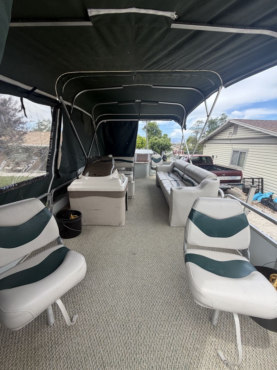 21’ Tracker Barge