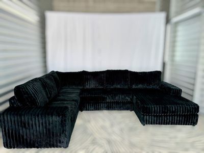 ️ ASHLEY LUXURY BLACK SECTIONAL – SAVE BIG – CUSTOM ORDER SPECIAL ️