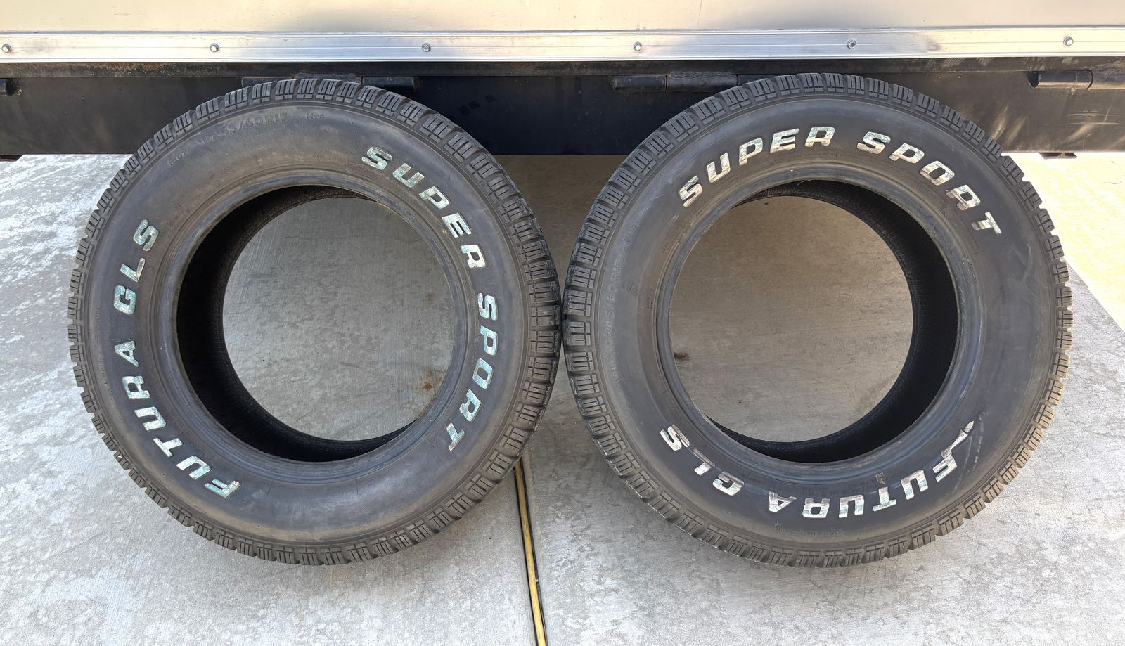 2 VINTAGE MUSCLE CAR TIRES FUTURA GLS SUPER SPORT 245/60R15 CAMARO MUSTANG ECT