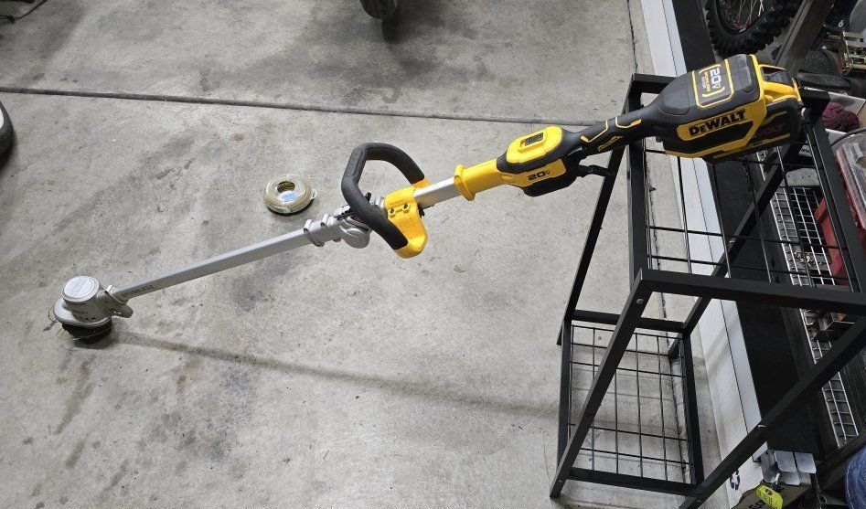Dewalt Brushless Weed Eater -20v  Foldable