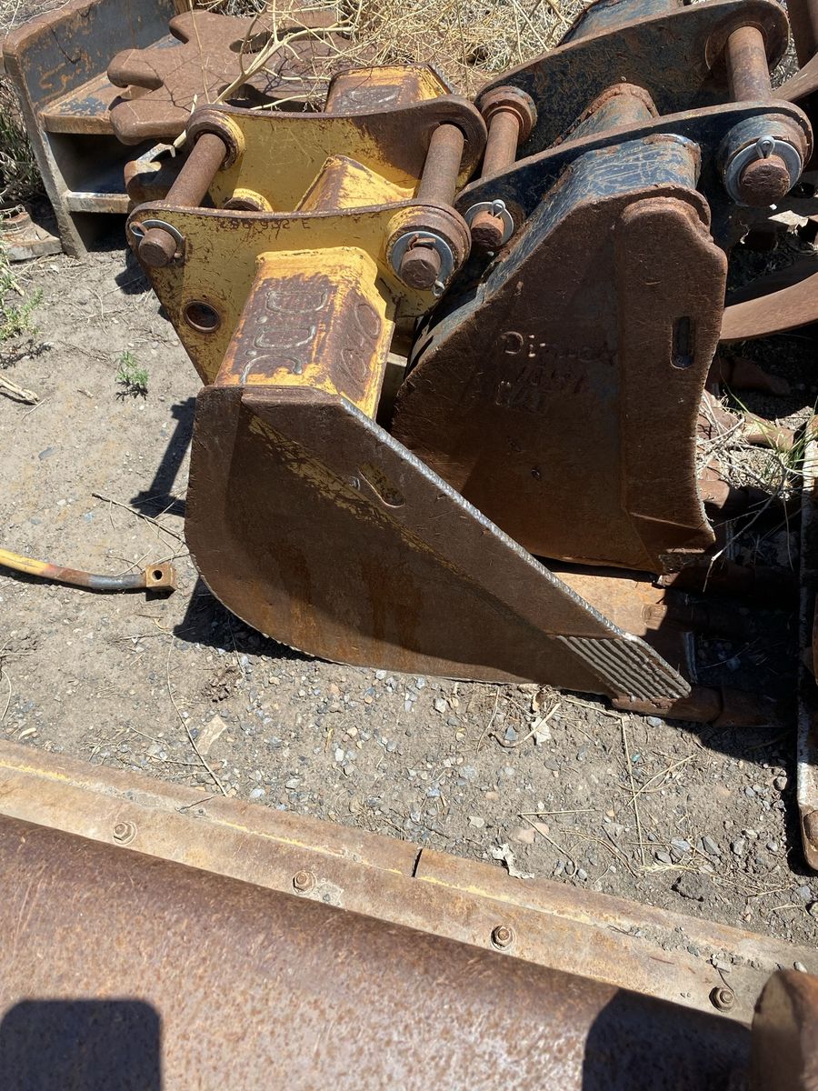 3’ Cat Bucket for Backhoe