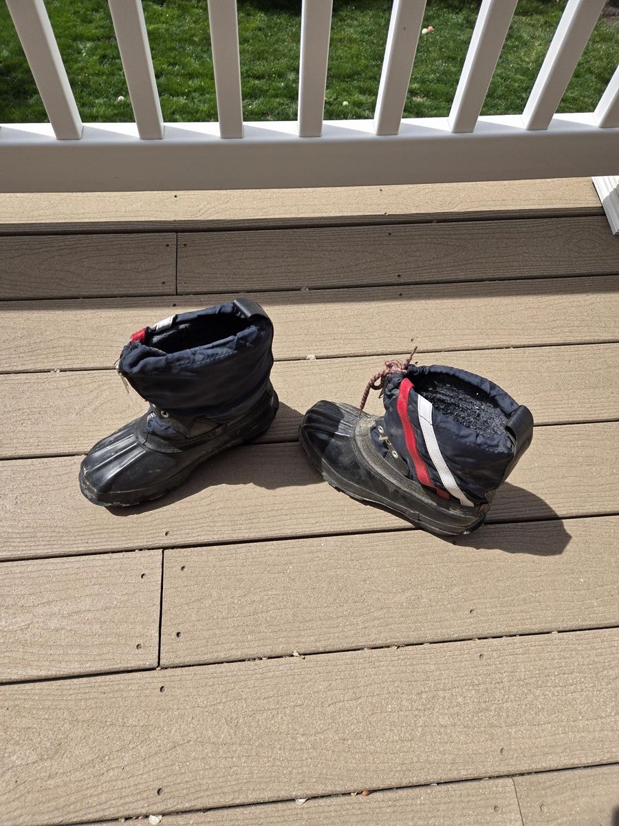 Winter boots 2 different styles
