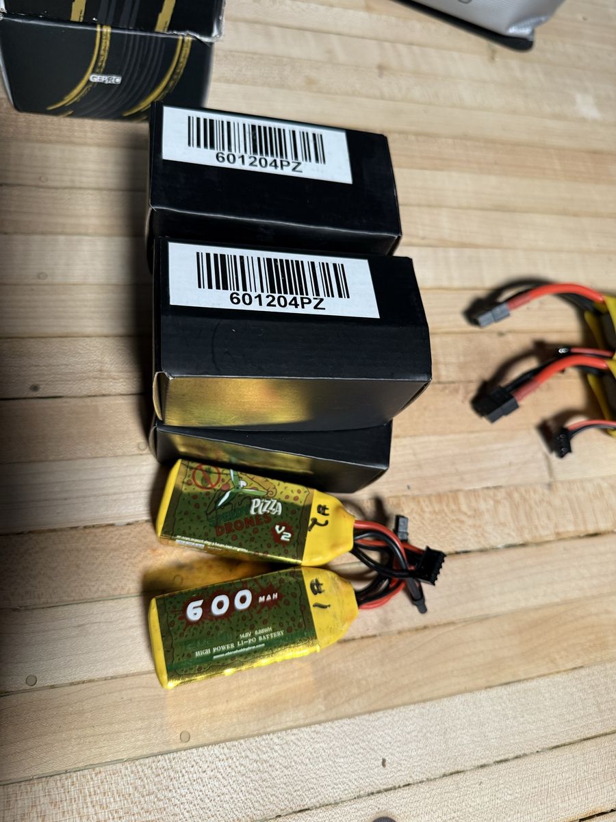 CNHL Pizza 600 mAh 4S FPV drone batteries
