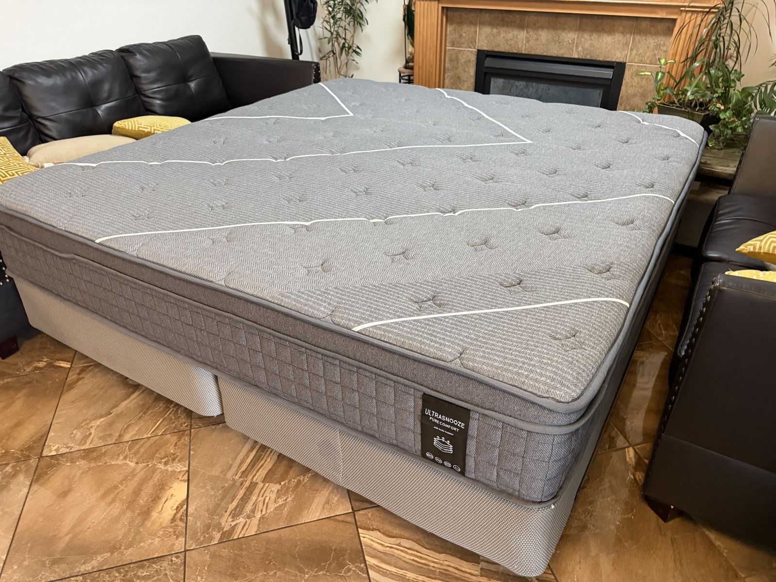 Ultrasnooze Pure Comfort Mattress with Box Springs and metal frame king size complete like new $180