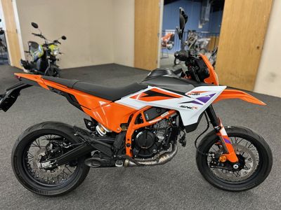 2025 KTM 390 SMC R