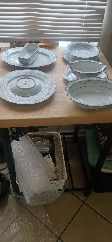 Noritake Colburn 6107 Fine China Dinnerware Set Serving Pieces
