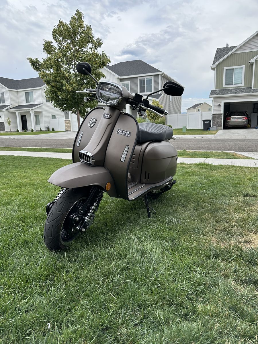 Royal Alloy GT150 Scooter