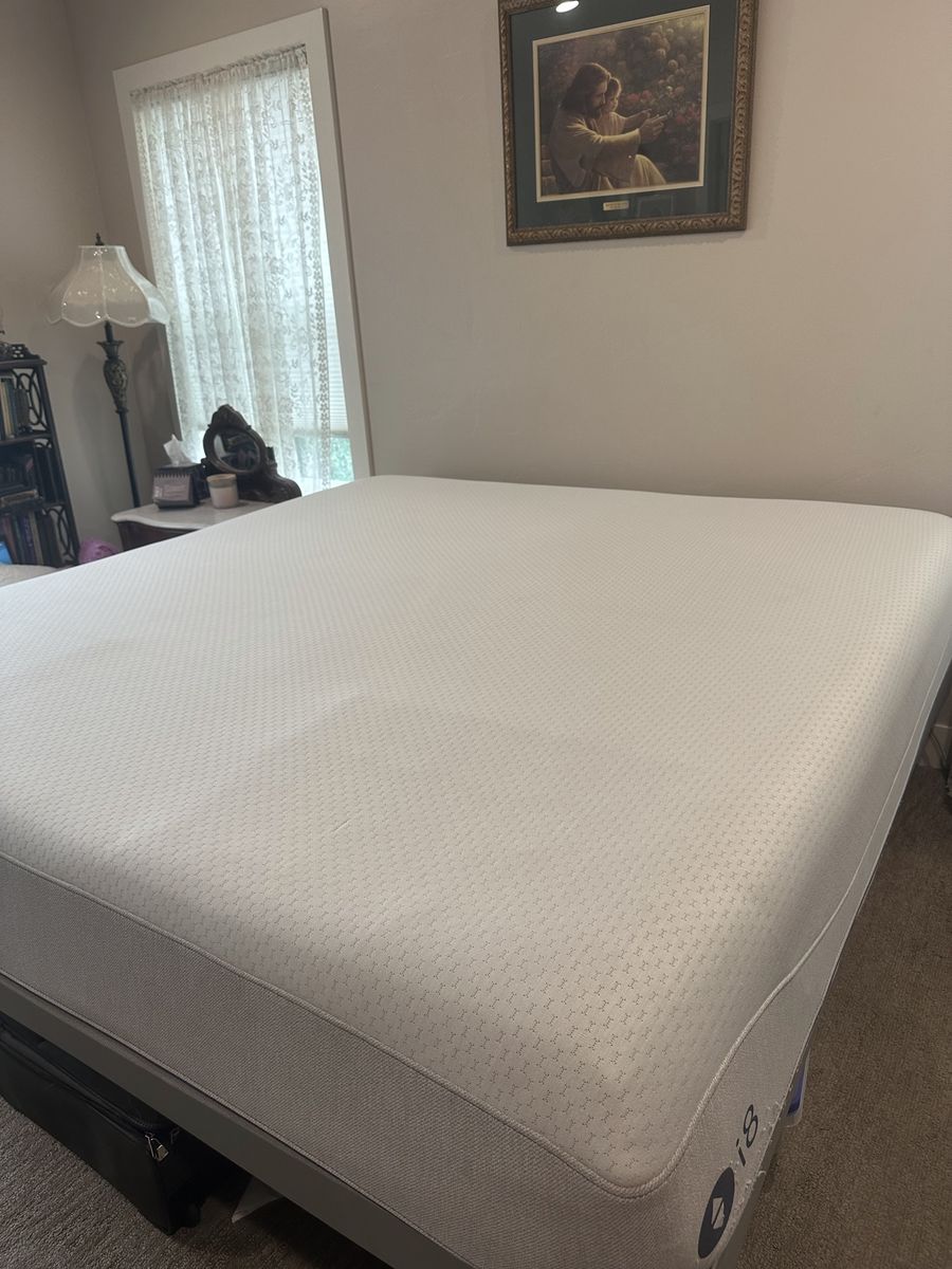 Sleep Number i8 King Adjustable Bed - Dual Comfort, Heated Foot, Night Light, App Control