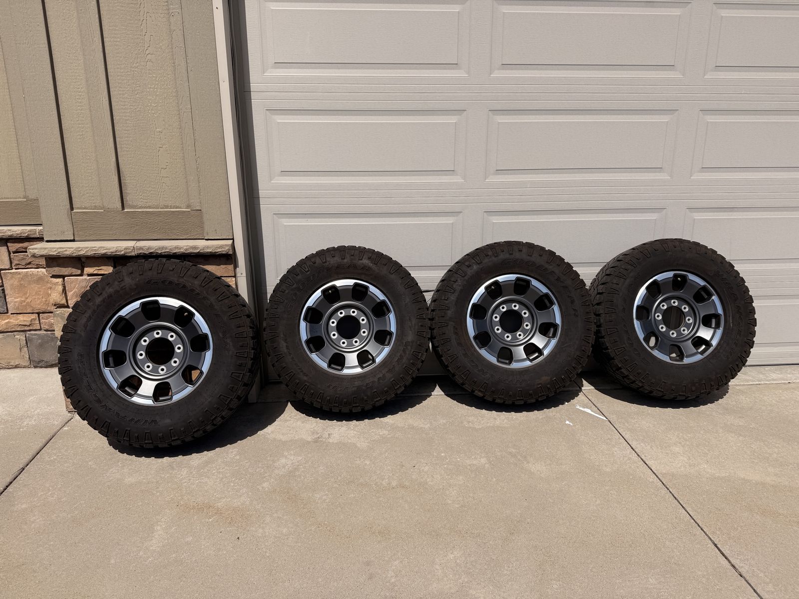 Tremor wheels and tires