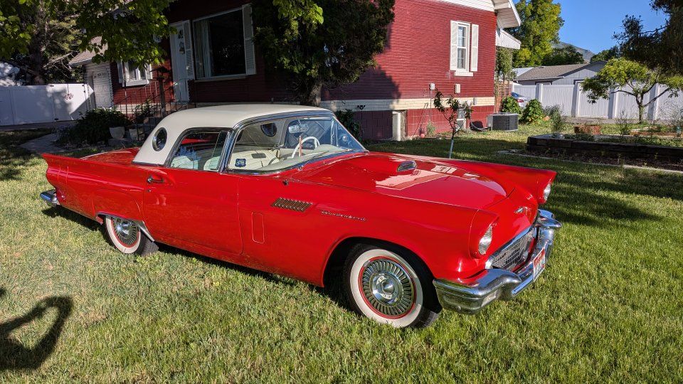 1957 Ford Thunderbird Deluxe