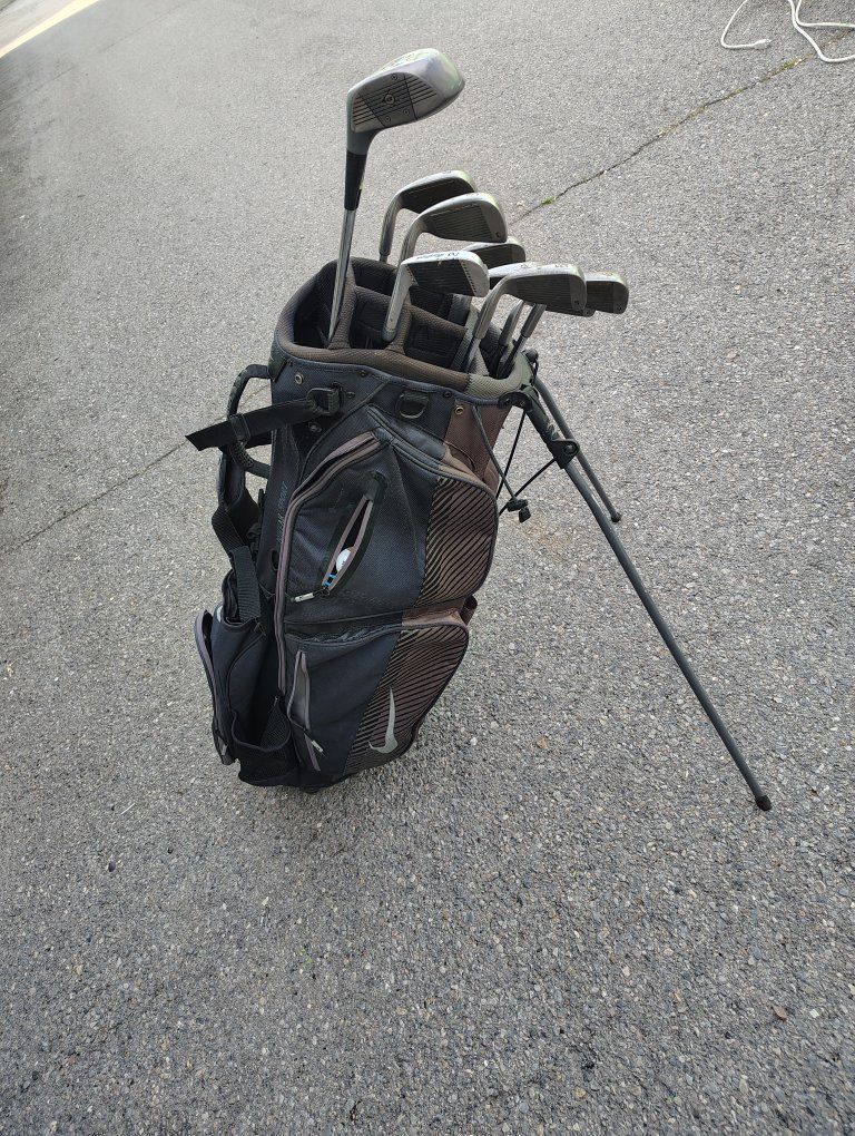 Nike Air Sport golf stand bag with 10 clubs