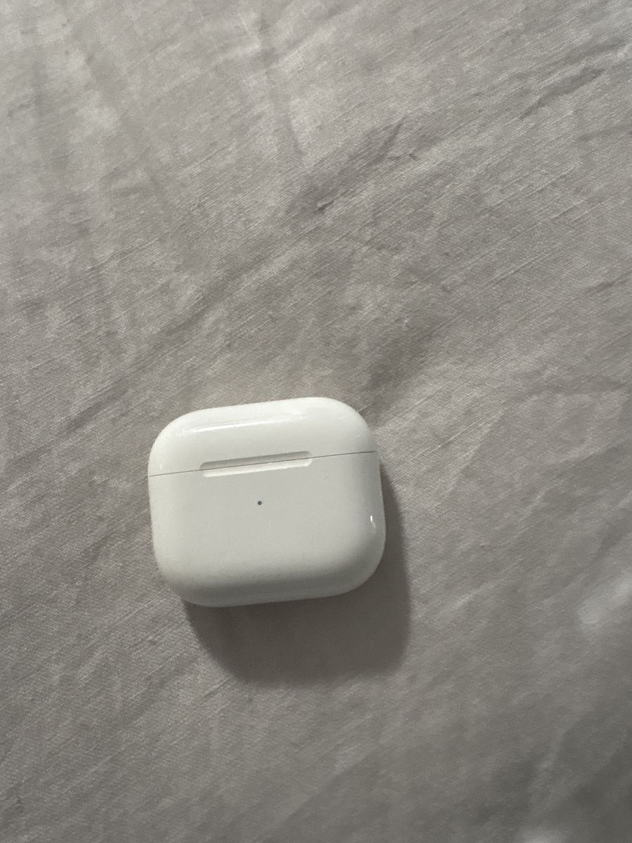Apple AirPods Pro (1st Gen) Wireless Earbuds Charging Case Only - White