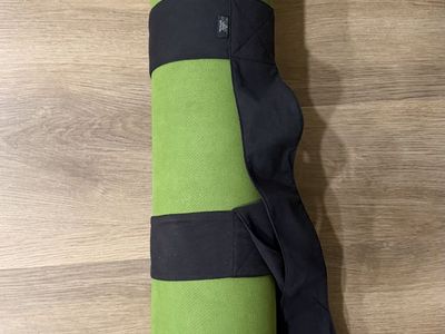Gaiam Extra-Thick Green Yoga Mat with Carrying Strap