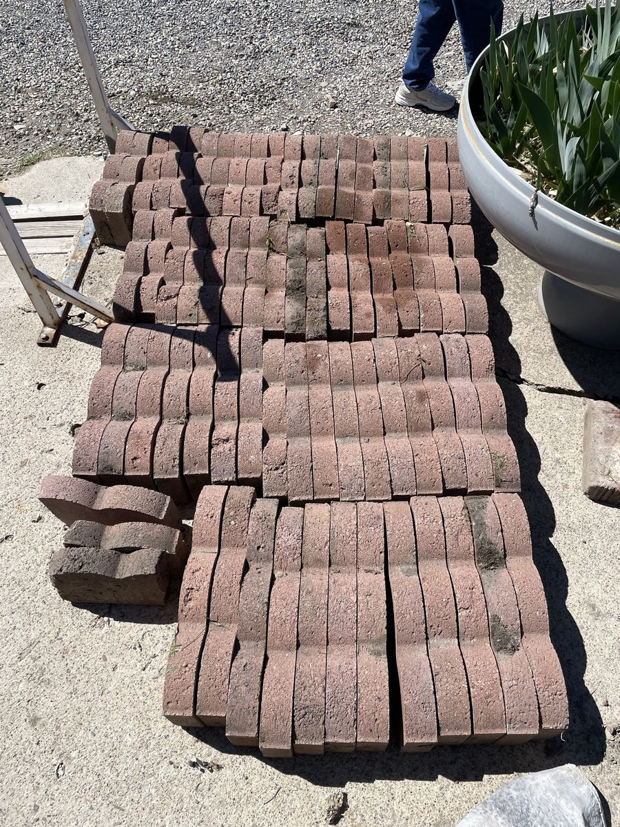 Paverstone River Red Scalloped Edger (66)