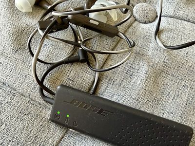 Bose QC20 Noise Cancelling Headphones - like new