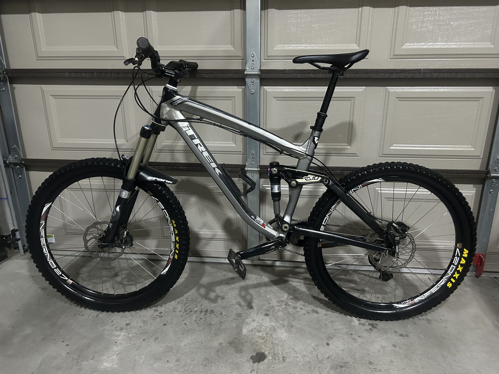 Trek Remedy 9 - Large W/ Dropper Seat Post