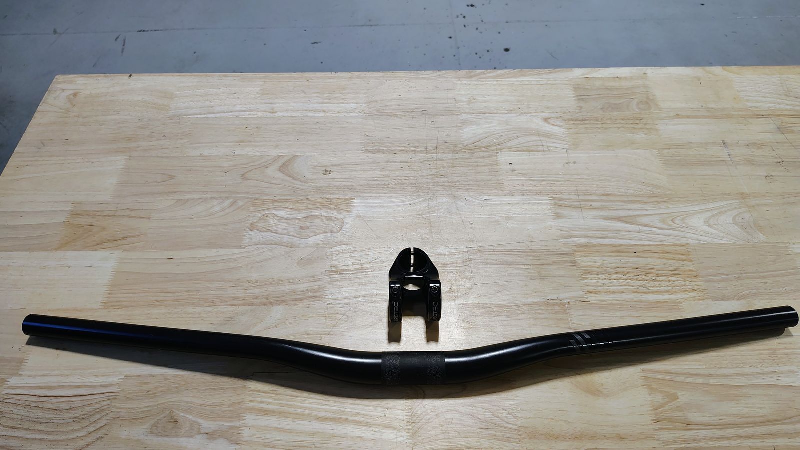 SCOR Carbon 7.5° MTB Handlebar & Burgtec Stem Set - Black