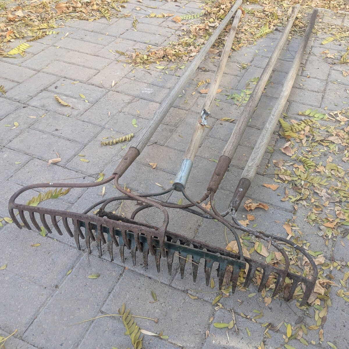 Rake garden dirt leaves leaf tang metal blower