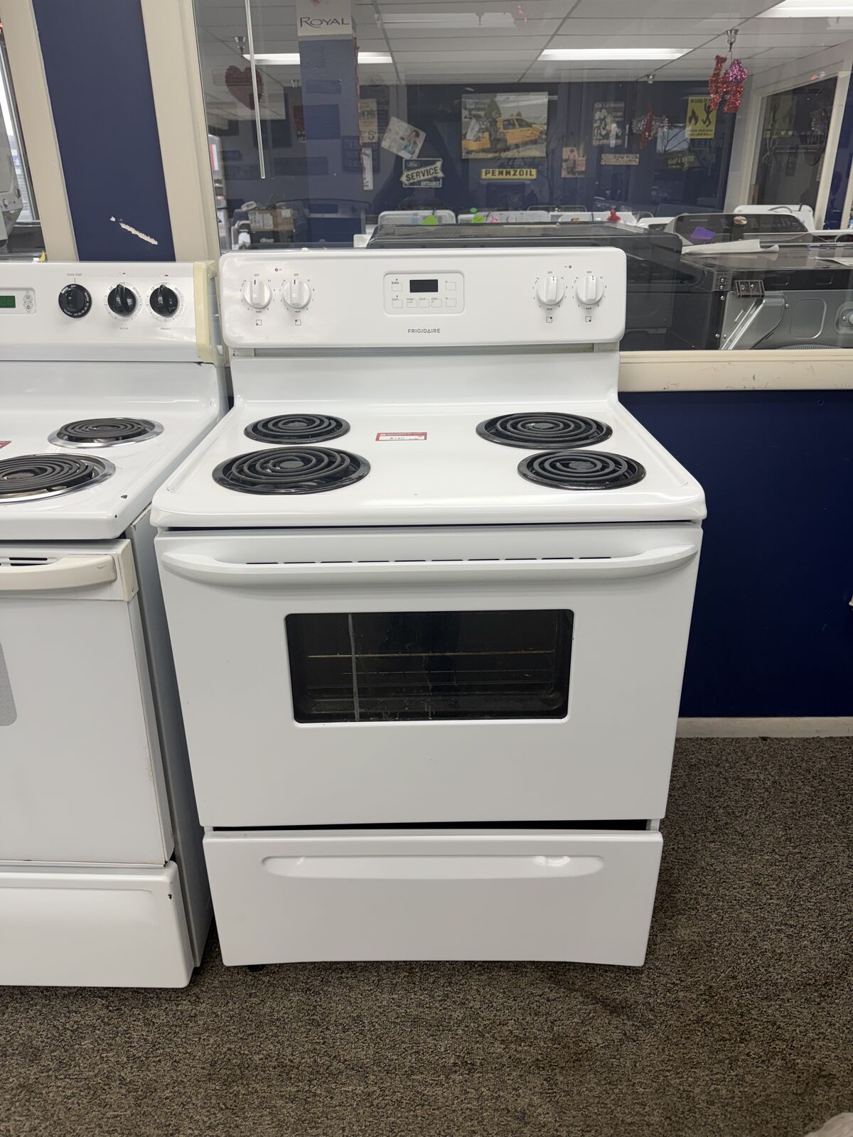 NICE CONDITION FRIGIDAIRE WHITE COIL TOP RANGE