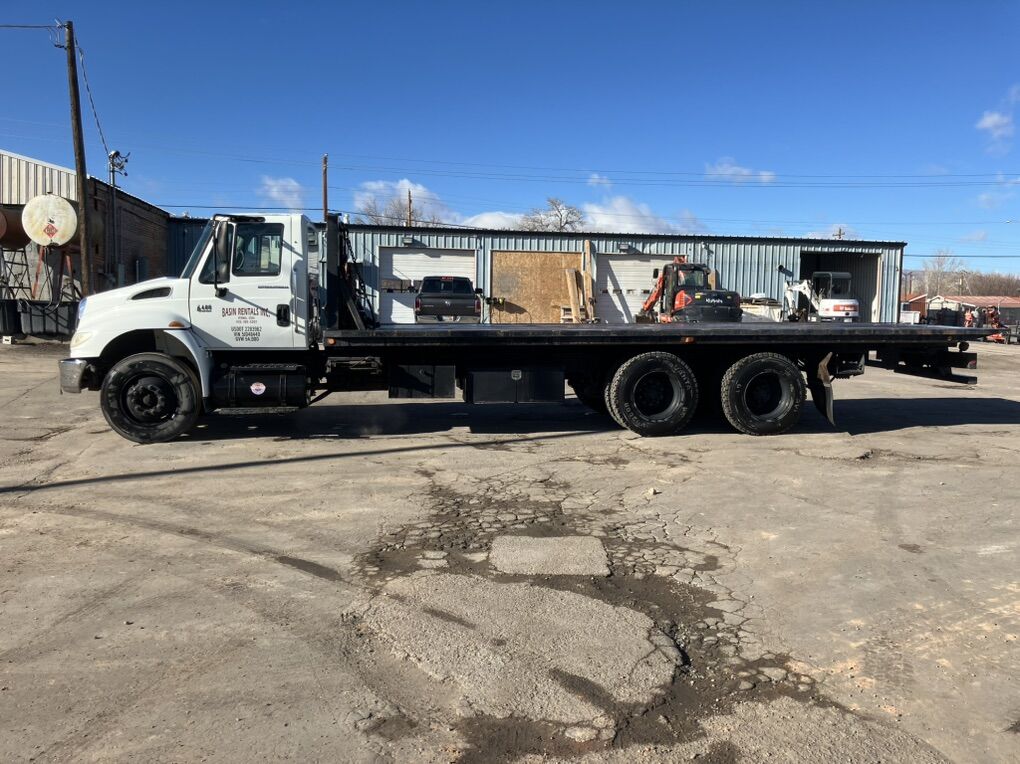 2005 International Roll Back Tow Truck